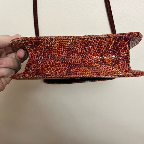 Elegant Red Snake Print Women's Bag - Picture 3 of 5